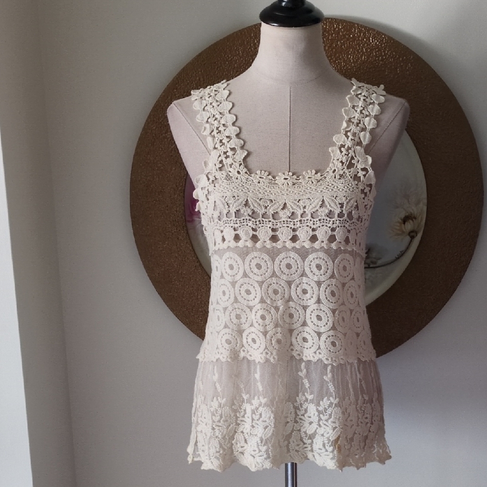 ISSI Cream Lace Tank Top